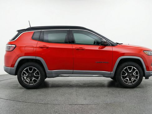 Used 2025 Jeep Compass Trailhawk image 11