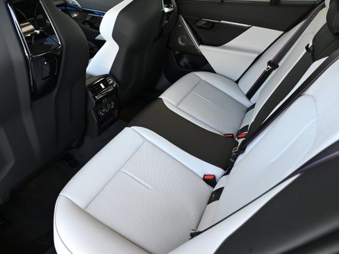 New 2027 BMW M5 w/ Executive Package AWD/4WD image 12