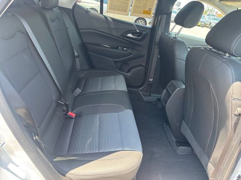 Used 2025 Chevrolet Trax LT FWD image 20