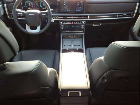 Used 2024 Hyundai Santa Fe SEL FWD image 9