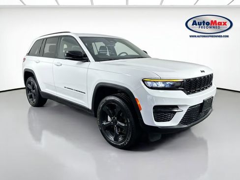 Used 2023 Jeep Grand Cherokee Altitude image 1