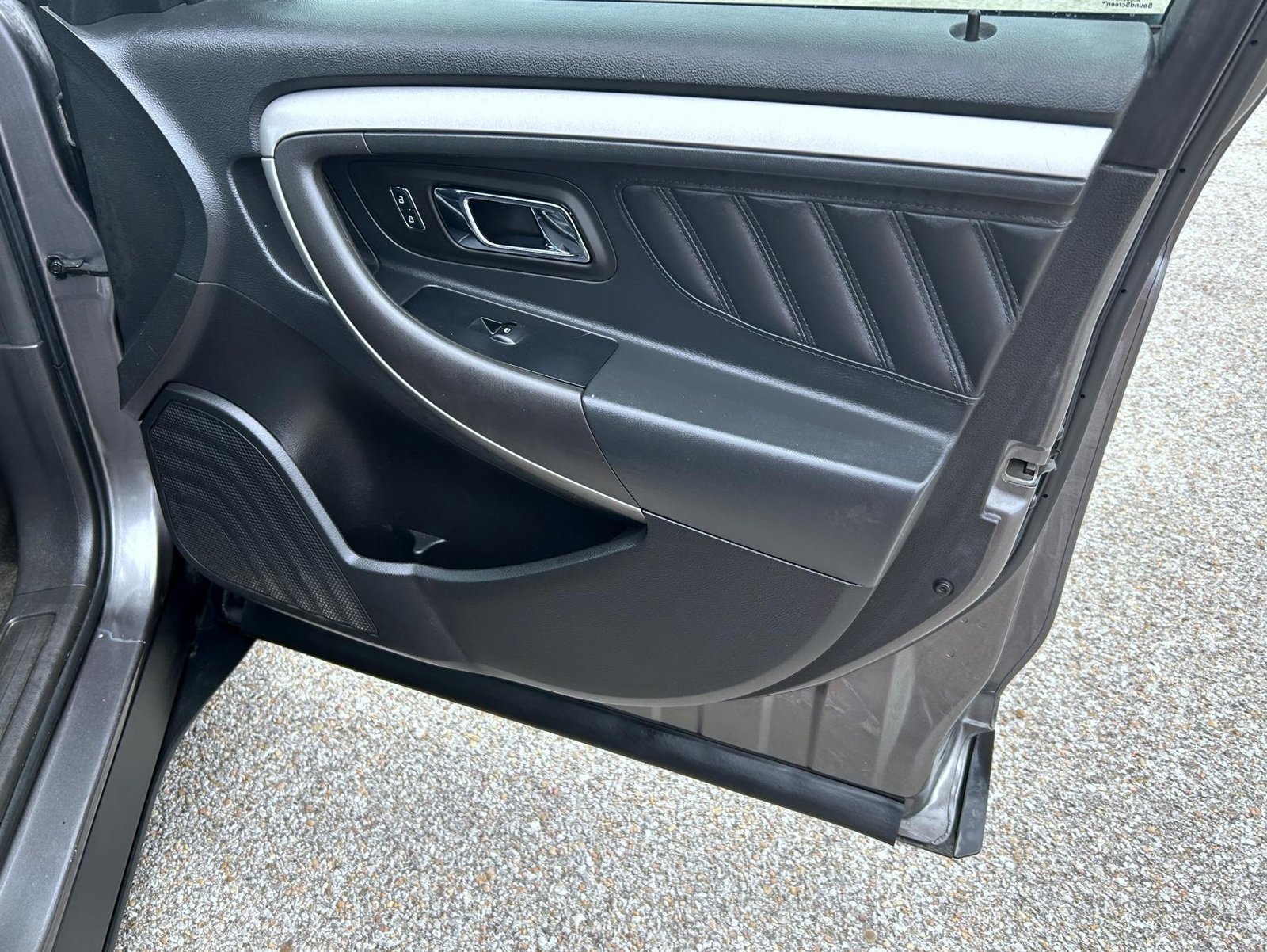 Used 2013 Ford Taurus SEL FWD image 17
