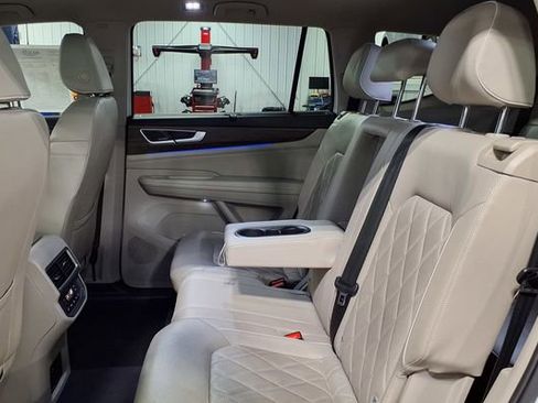 Used 2024 Volkswagen Atlas SEL Premium R-Line image 18