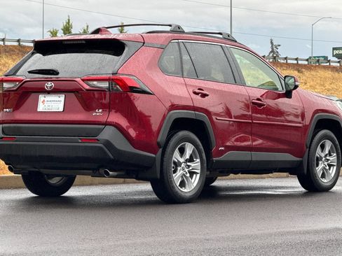 Used 2025 Toyota RAV4 LE AWD/4WD image 3