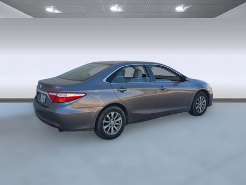Used 2015 Toyota Camry LE image 8