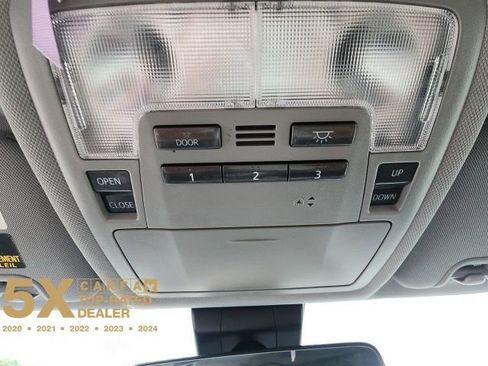 Used 2019 Toyota Highlander SE image 33