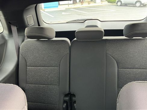 Used 2025 Chevrolet Traverse LT FWD image 13