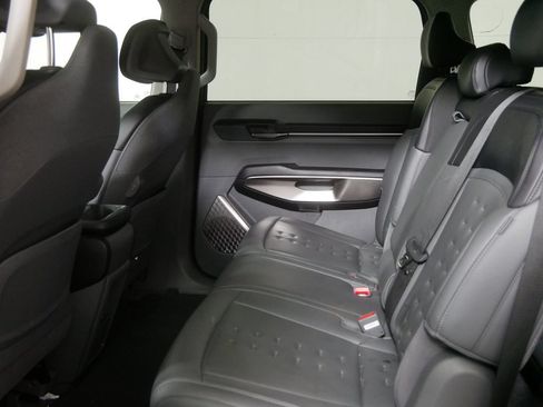 Used 2024 Kia EV9 Wind AWD/4WD image 17