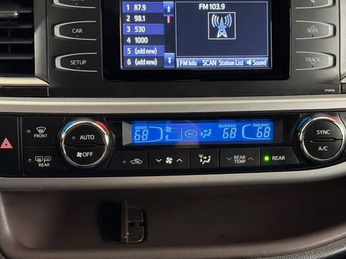 Used 2019 Toyota Highlander LE AWD/4WD image 20