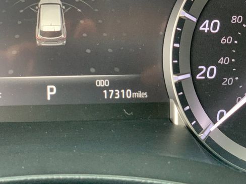 Used 2023 Toyota Highlander LE AWD/4WD image 30