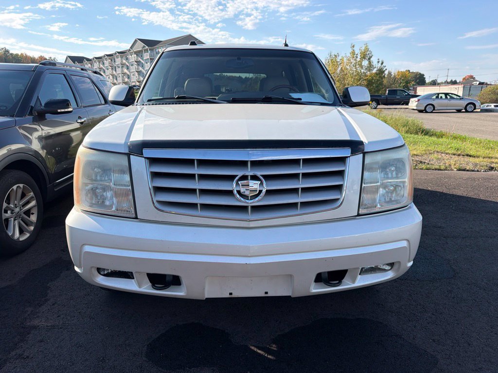 Used 2005 Cadillac Escalade AWD image 2