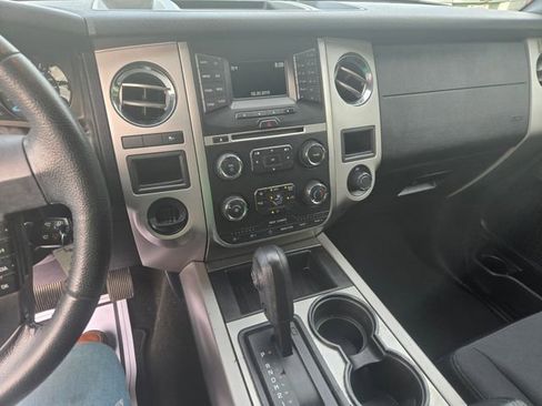 Used 2017 Ford Expedition XLT RWD image 2