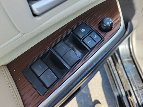 Used 2021 Toyota Sienna XLE image 17