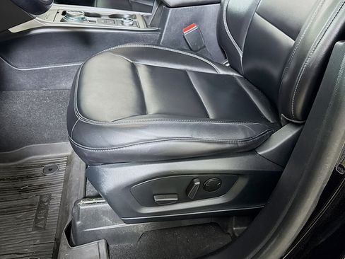 Used 2021 Ford Explorer XLT w/ Equipment Group 202A image 22