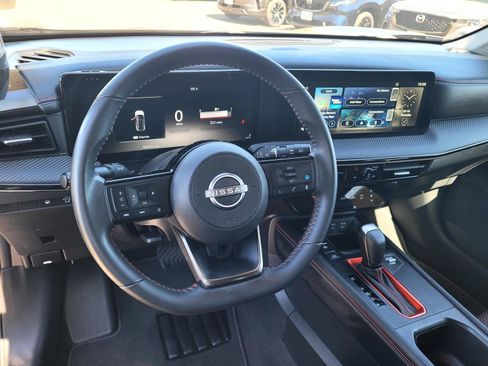 Used 2025 Nissan Kicks SR FWD image 12