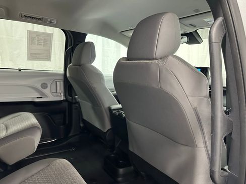 Used 2025 Toyota Sienna LE image 59