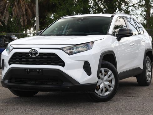 Used 2021 Toyota RAV4 LE FWD image 1