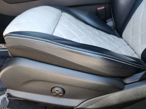 Used 2018 Mercedes-Benz GLC 300 4MATIC image 9