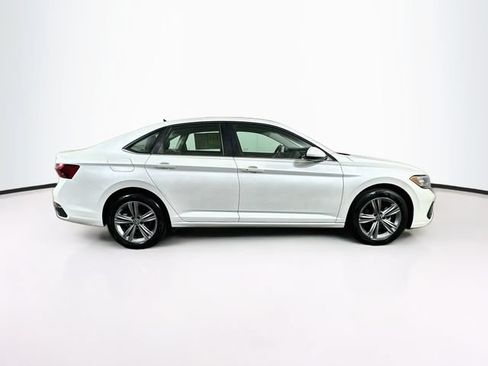 Certified 2023 Volkswagen Jetta SE w/ Panoramic Sunroof Package FWD image 9