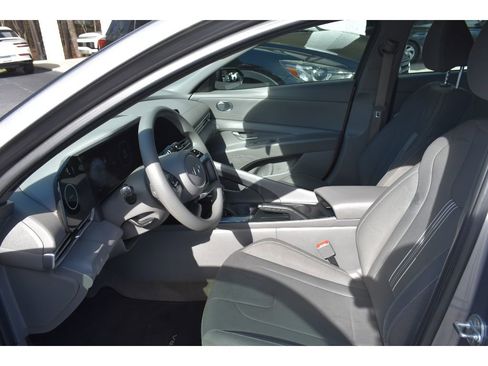 Used 2024 Hyundai Elantra SEL image 9