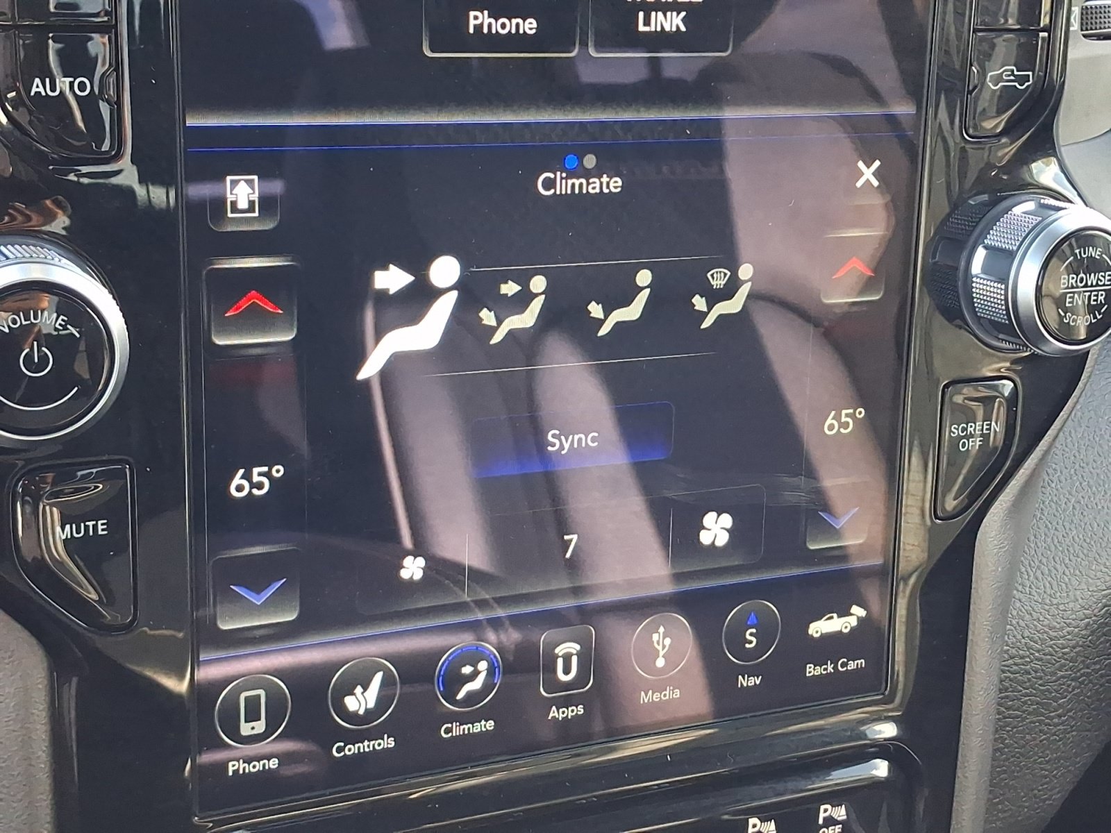 Used 2021 RAM 1500 Laramie w/ Sport Appearance Package AWD/4WD image 17