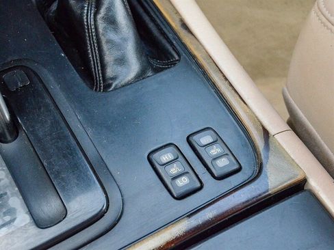 Used 2000 Toyota Land Cruiser image 32