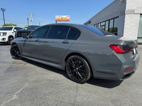 Used 2022 BMW 750i xDrive w/ Executive Package AWD/4WD image 3