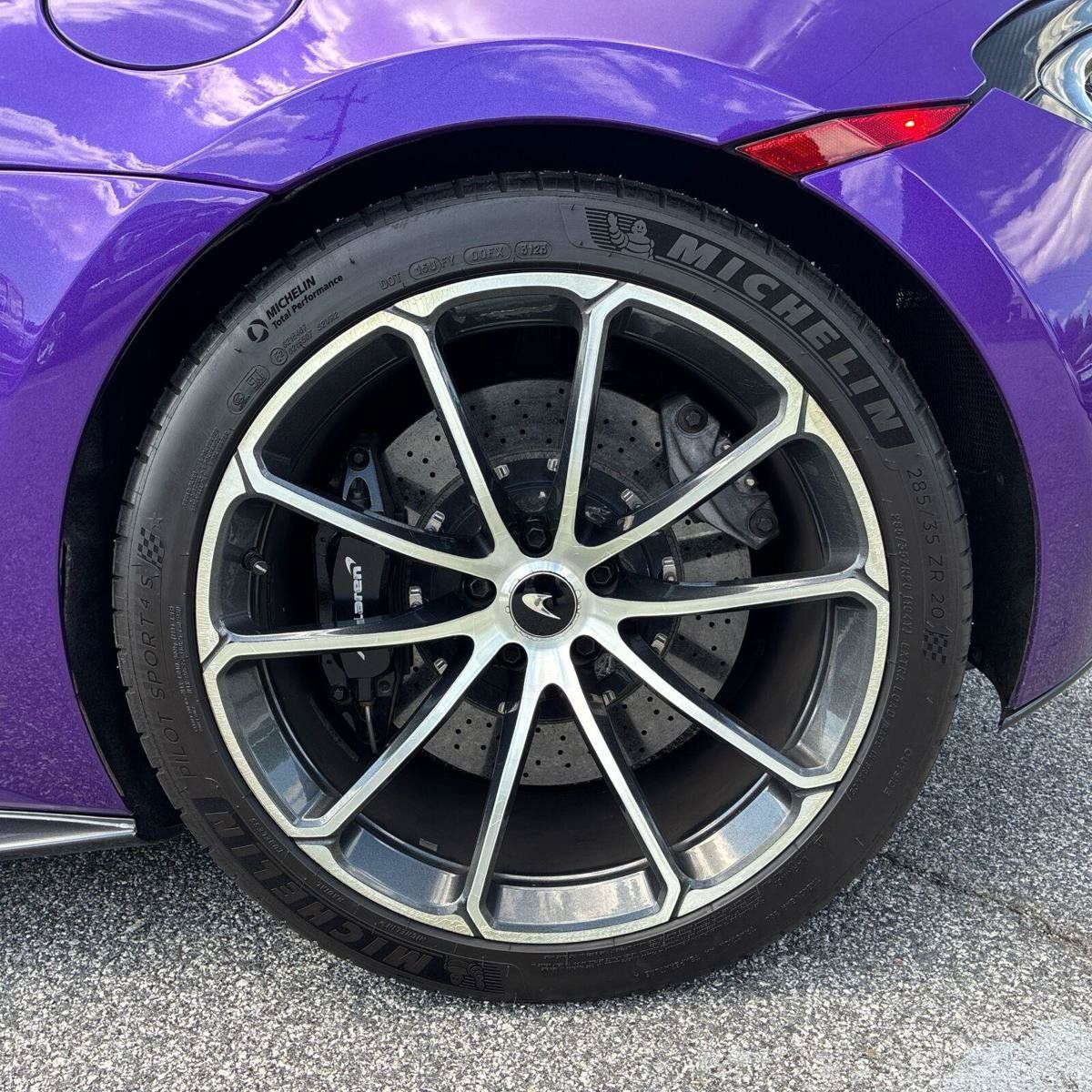 Used 2019 McLaren 570S Spider RWD image 17