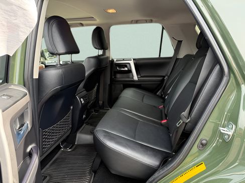 Used 2022 Toyota 4Runner Limited AWD/4WD image 5