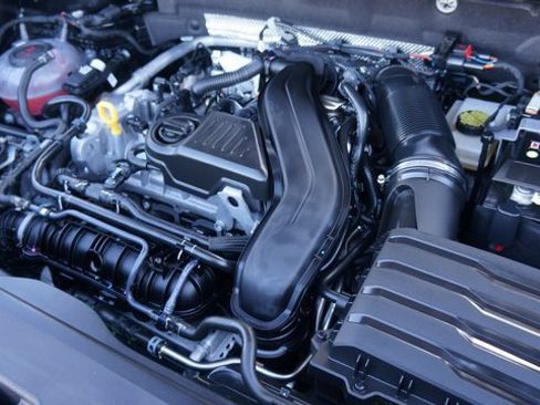 Certified 2025 Volkswagen Taos SE w/ Panoramic Sunroof Package image 65