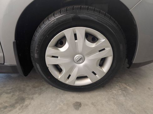 Used 2011 Nissan Versa 1.8 S w/ Plus Pkg FWD image 40