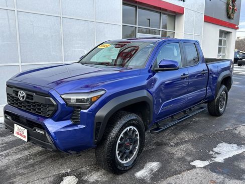 Used 2024 Toyota Tacoma TRD Off-Road image 2
