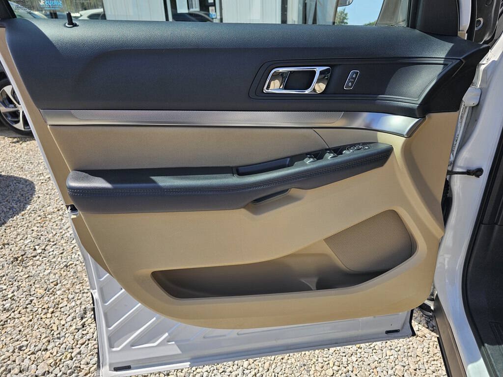 Used 2017 Ford Explorer 4WD image 12