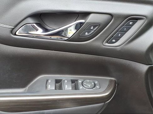 Used 2023 GMC Acadia SLT w/ Elevation Edition image 14