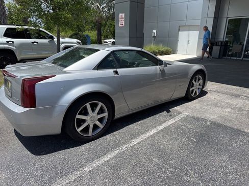 Used 2004 Cadillac XLR RWD image 3