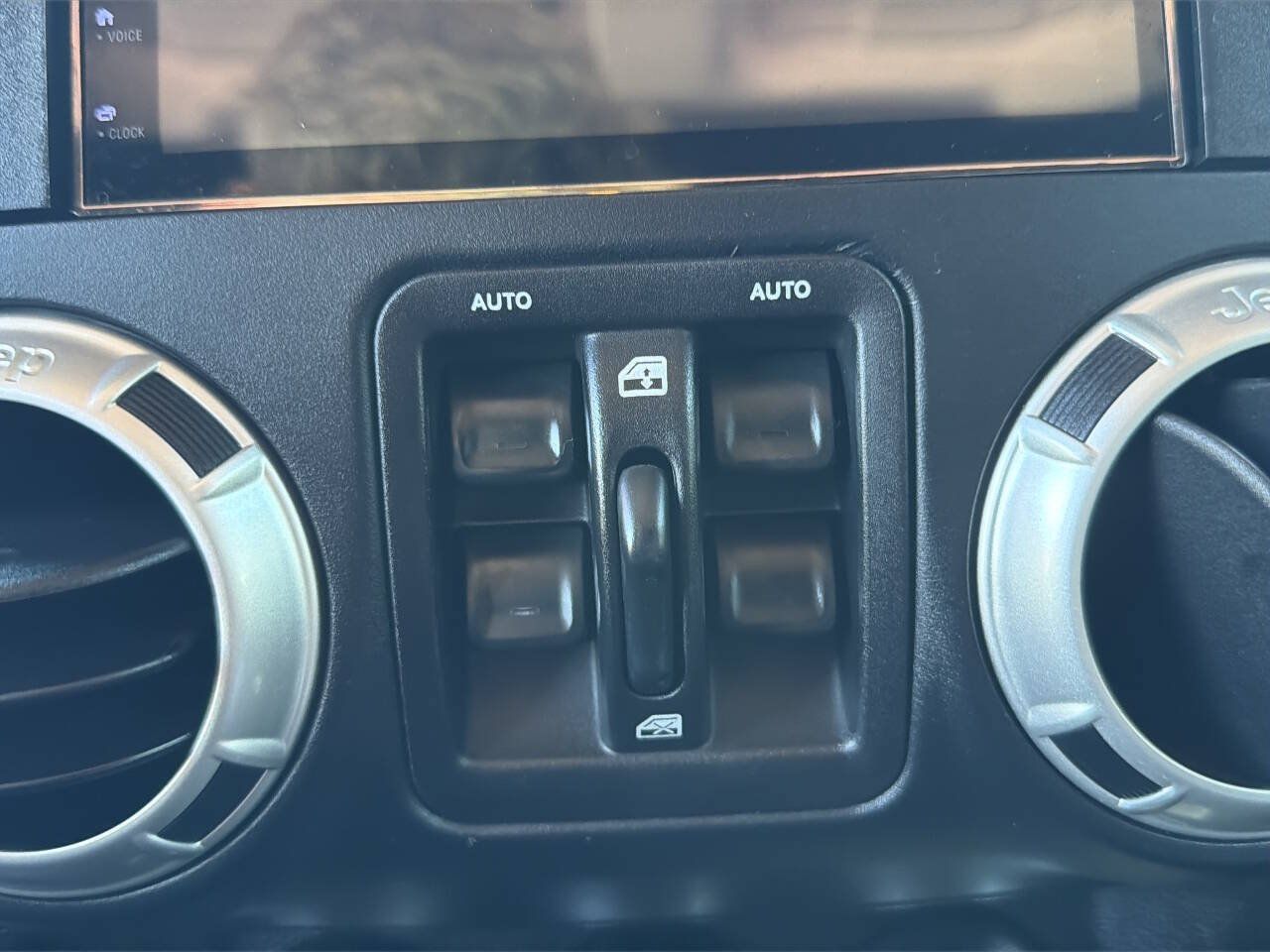 Used 2017 Jeep Wrangler Unlimited Sahara AWD/4WD image 34