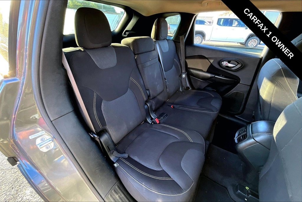 Used 2016 Jeep Cherokee Latitude w/ Safety/Convenience Group AWD/4WD image 24