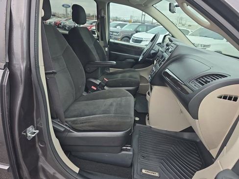 Used 2016 Dodge Grand Caravan SE w/ Quick Order Package 29E SE FWD image 18