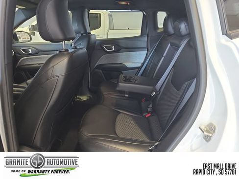 Used 2024 Jeep Compass Latitude AWD/4WD image 25