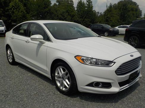 Used 2016 Ford Fusion SE w/ Equipment Group 202A FWD image 7