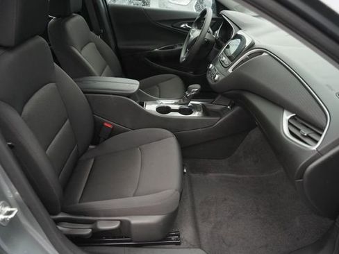 Used 2025 Chevrolet Malibu LT FWD image 18