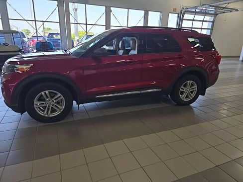 Used 2021 Ford Explorer XLT w/ Equipment Group 202A AWD/4WD image 3