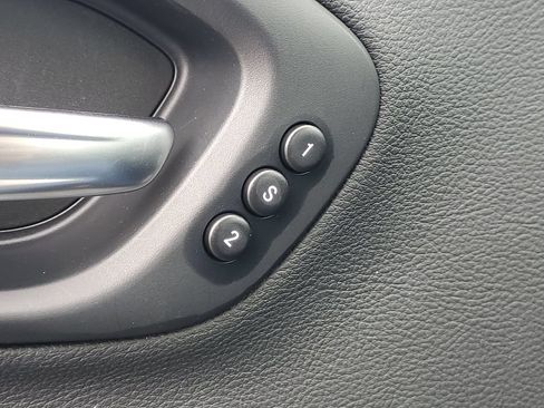 Used 2019 Jeep Cherokee Limited AWD/4WD image 18