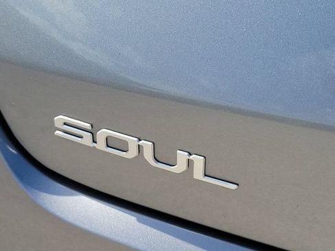 Used 2025 Kia Soul LX FWD image 9