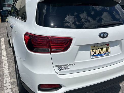 Used 2020 Kia Sorento LX image 11