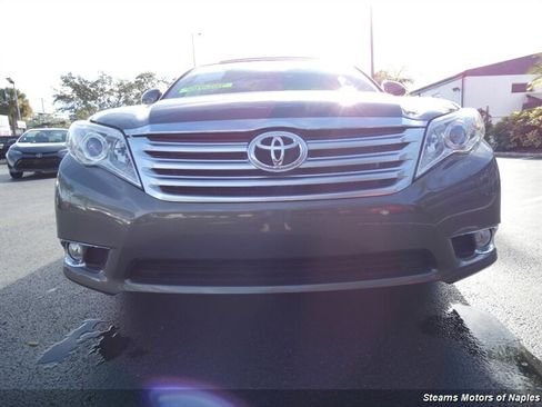 Used 2011 Toyota Avalon Limited image 4