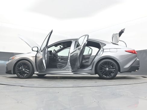 Used 2025 Toyota Camry SE FWD image 41