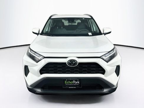 Used 2025 Toyota RAV4 XLE AWD/4WD image 2