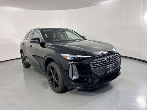 Used 2025 Audi Q5 Premium Plus w/ Premium Plus AWD/4WD image 3