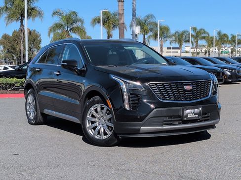 Used 2023 Cadillac XT4 Premium Luxury image 2
